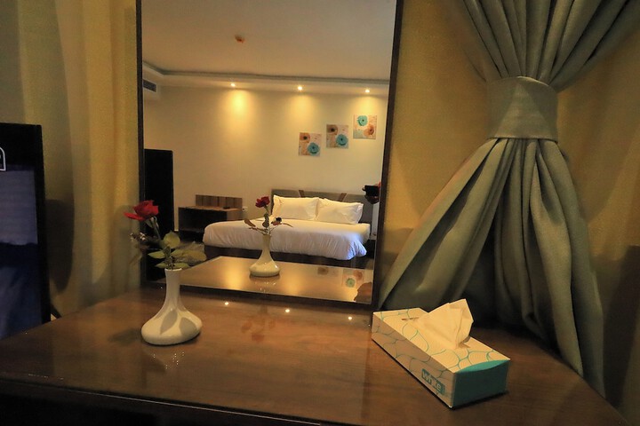 Room 3 of 37