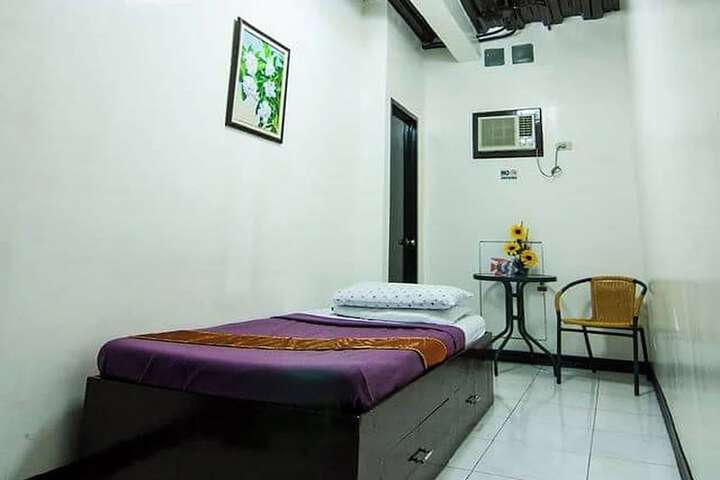 Room 3 of 32