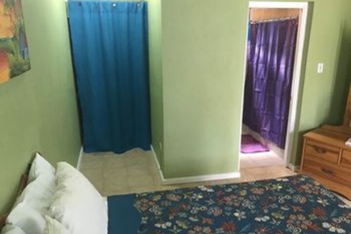 Room 13 of 18