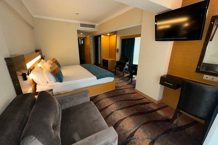 Room 27 of 65