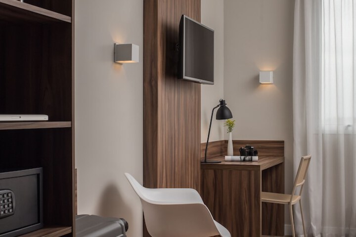 Room 16 of 46