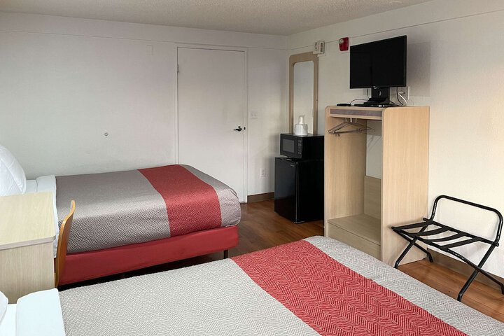 Room 10 of 36