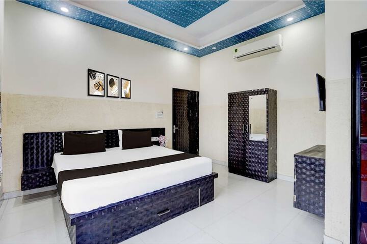 Room 6 of 32