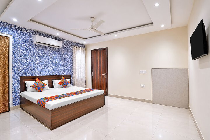 Room 18 of 28