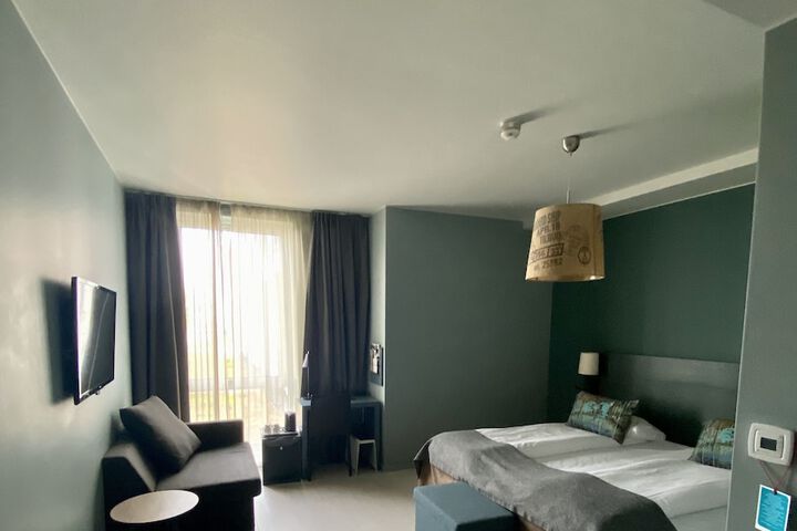 Room 7 of 38