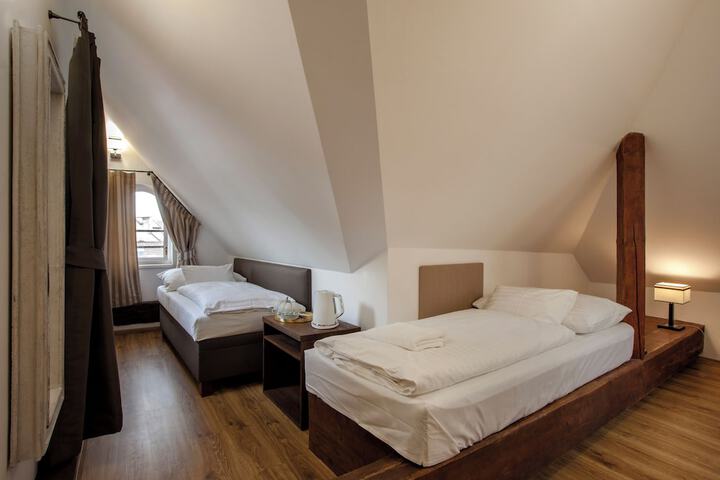 Room 30 of 93