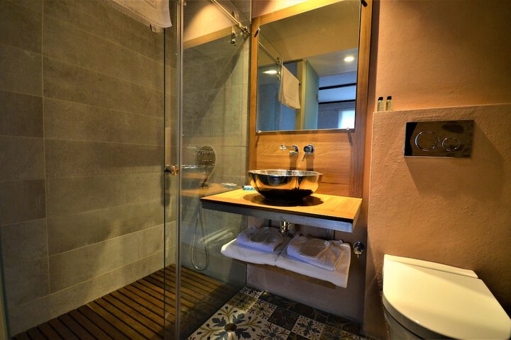 Room 34 of 40