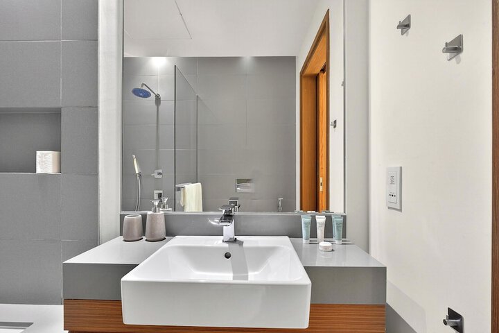 Room 14 of 28