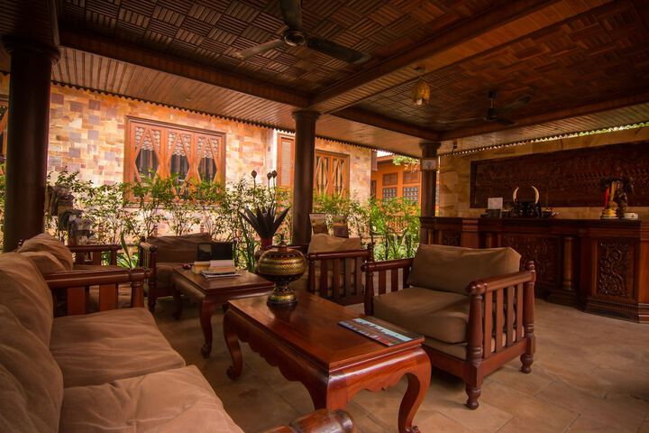 Entrance & Lobby