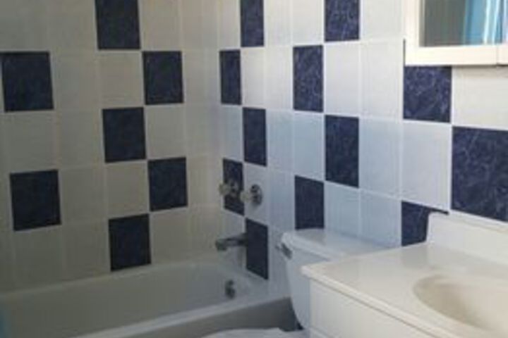 Room 4 of 16