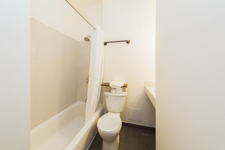 Room 8 of 20