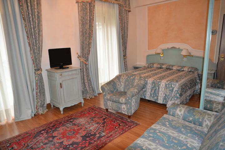 Room 8 of 96