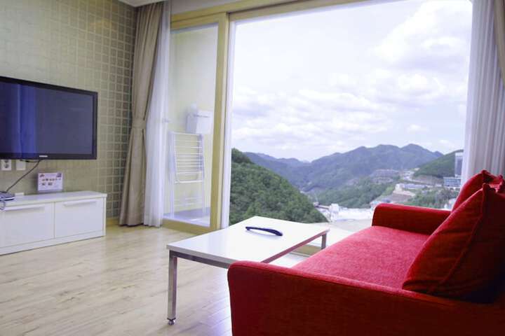 Room 52 of 119