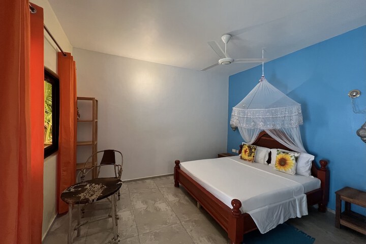 Room 2 of 40