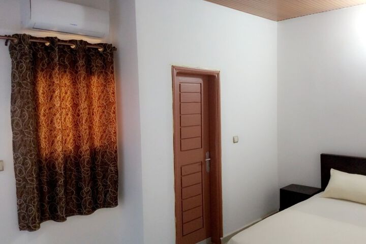Room 7 of 32
