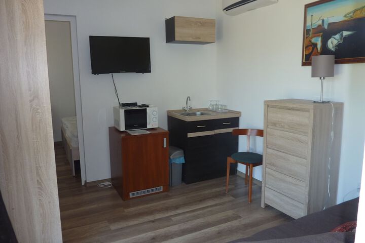 Room 5 of 86