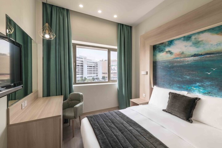 Room 14 of 36