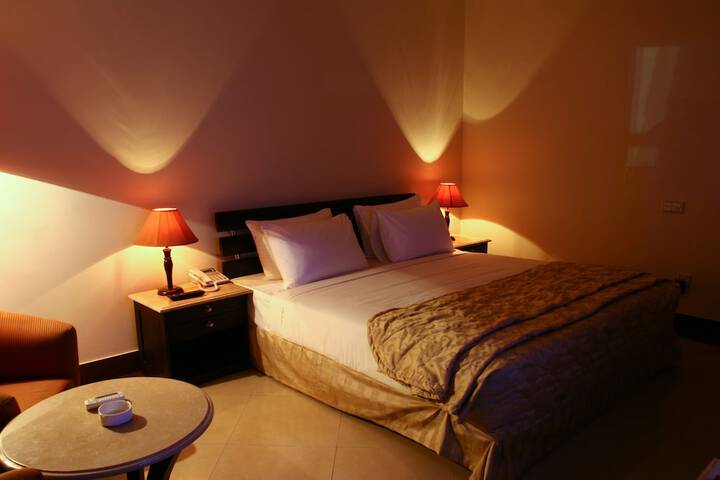 Room 17 of 98