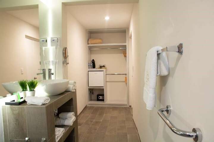 Room 17 of 25