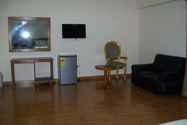 Room 10 of 15