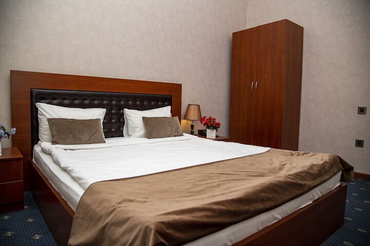 Room 9 of 34