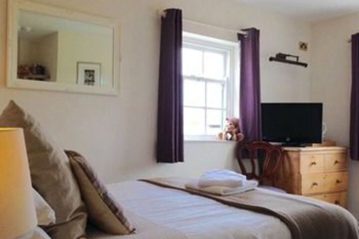 Room 5 of 12