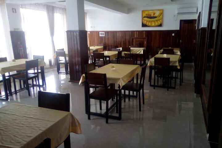 Dining 13 of 14