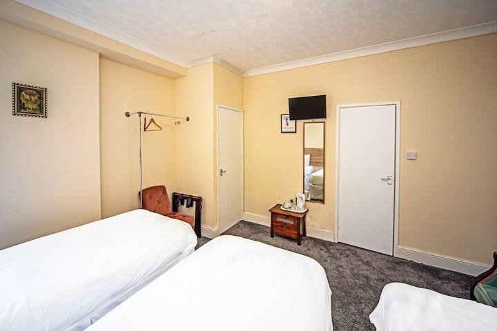 Room 10 of 31