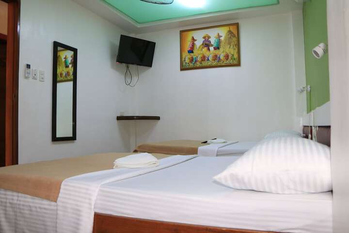 Room 8 of 122