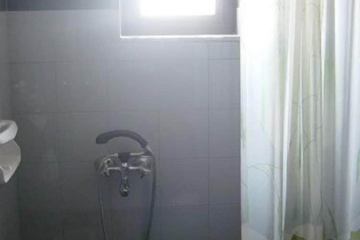 Room 17 of 28