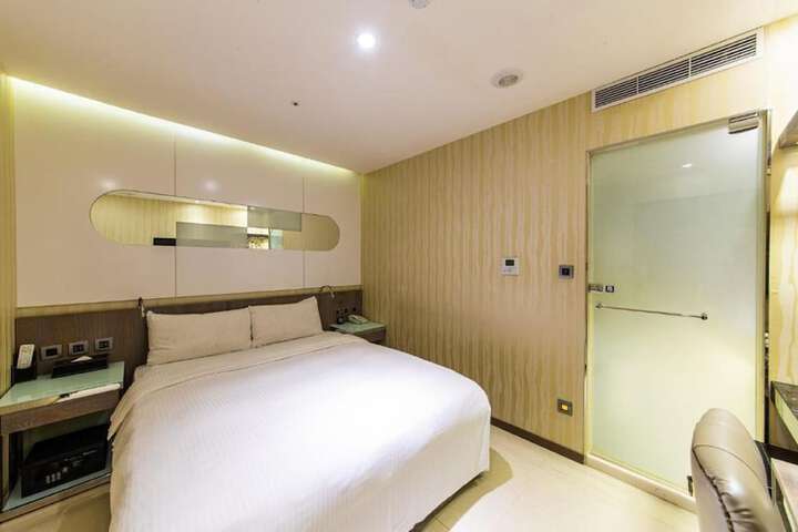 Room 14 of 26