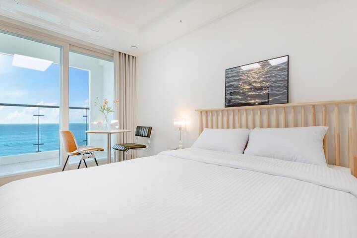 Room 438 of 640