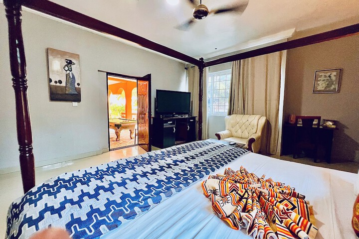Room 18 of 114
