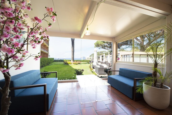 Lounge 60 of 92