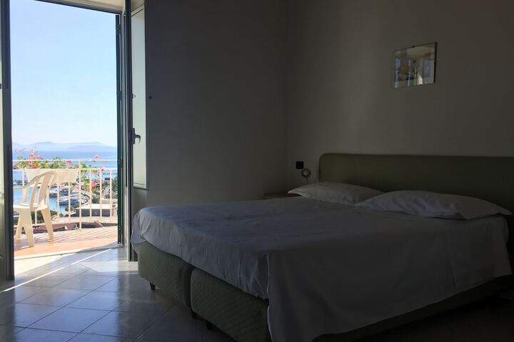 Room 12 of 52