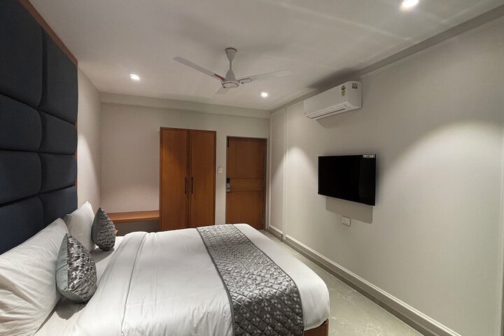 Room 9 of 32