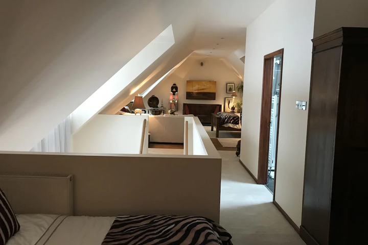 Room 4 of 10