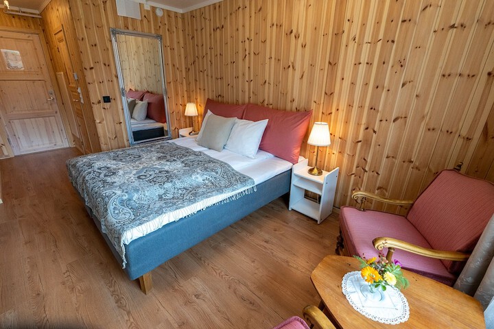 Room 10 of 50