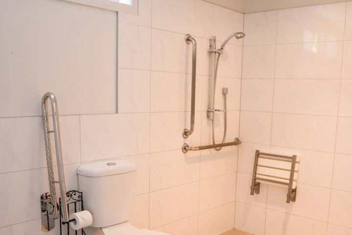 Room 35 of 73