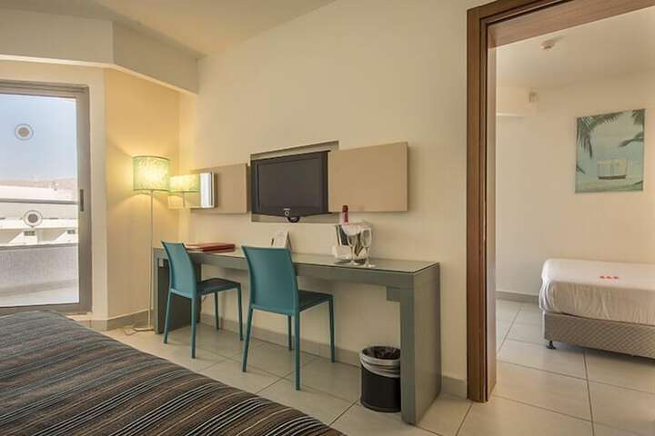Room 34 of 89