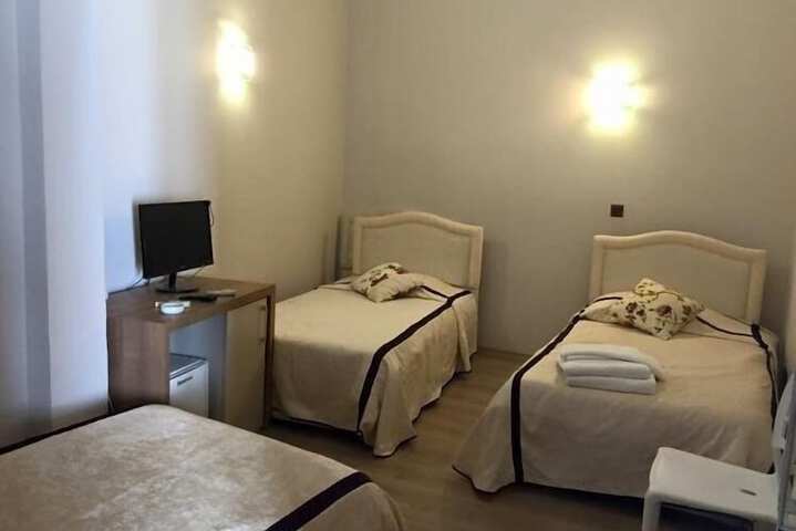 Room 6 of 14