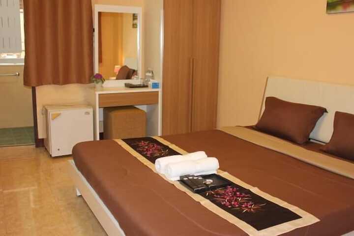 Room 8 of 25