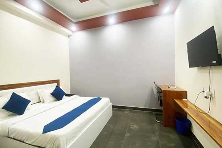 Room 9 of 23