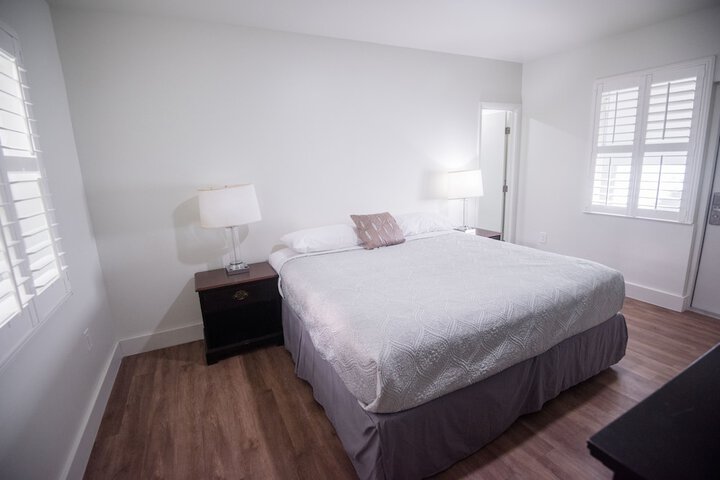 Deluxe Room 1 Queen Bed (12 of 17)