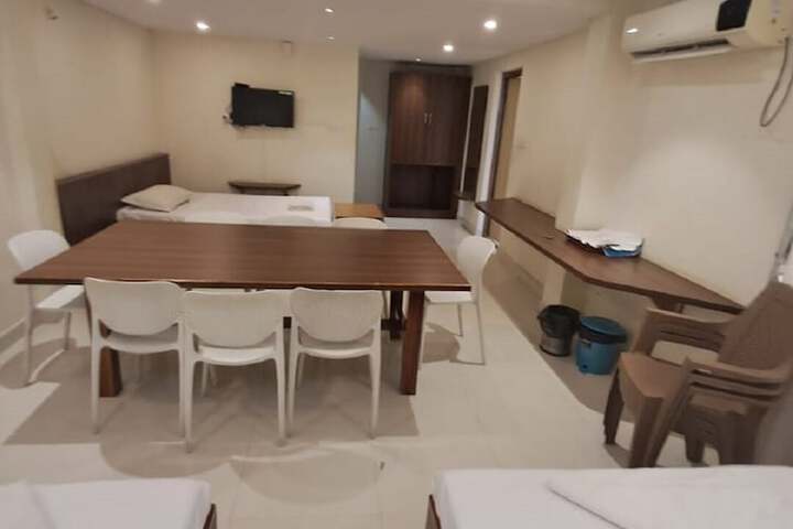 Room 5 of 16