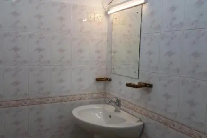 Room 7 of 18