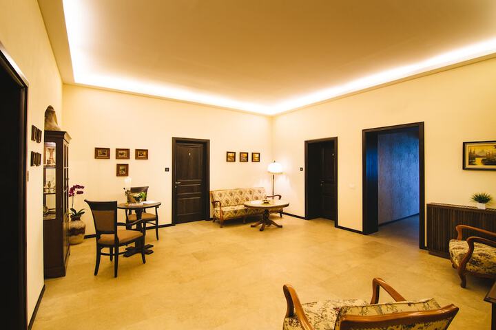 Room 45 of 90