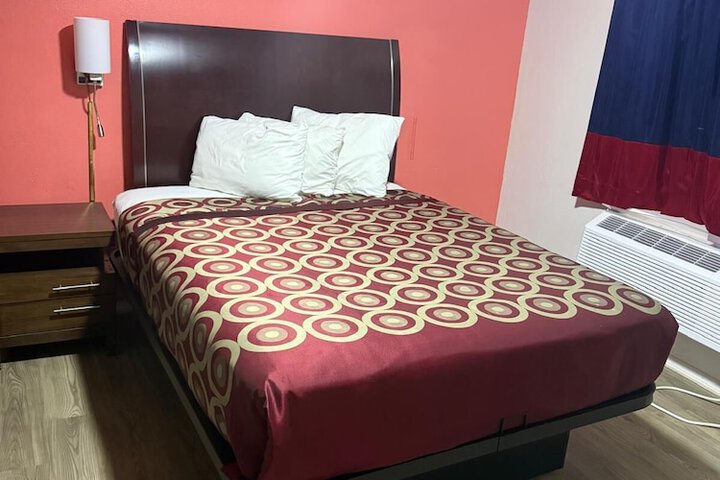 Room 16 of 27