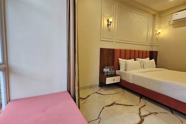 Room 5 of 50