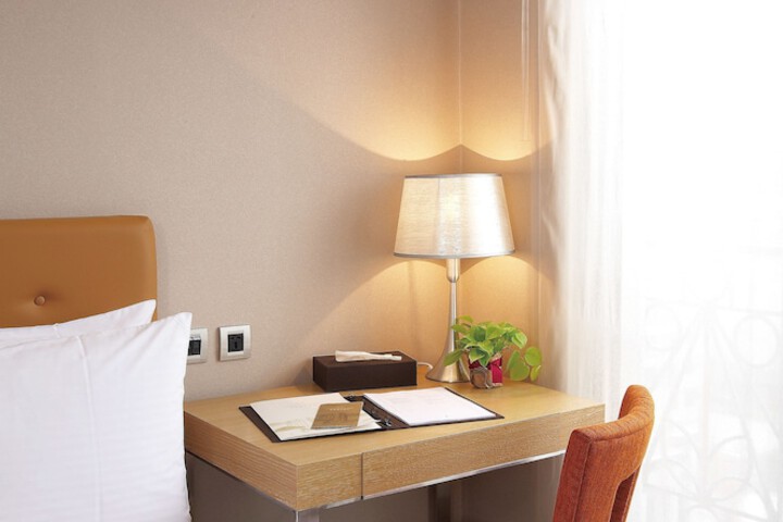 Room 13 of 34